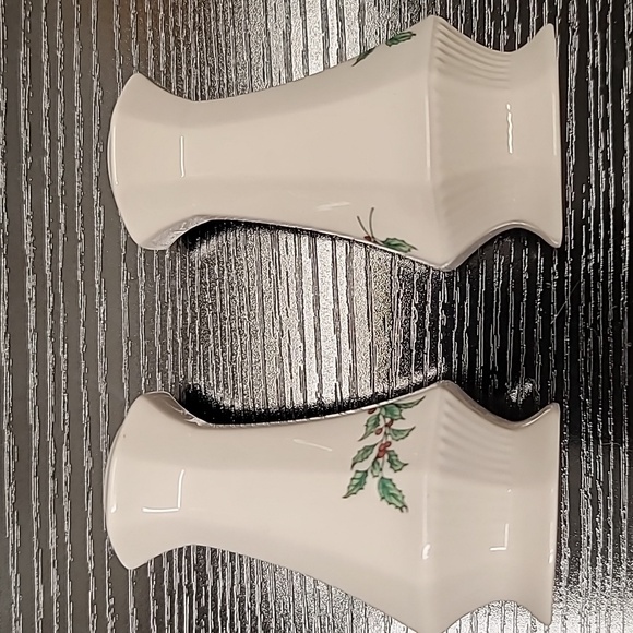 NIKKO CHRISTMAS SALT AND PEPPER SHAKERS WITH BOX. - Picture 2 of 9